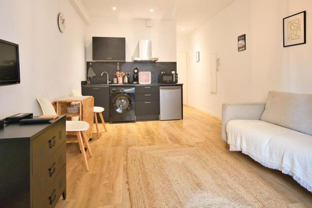 *t2*terrasse*calme*centre-ville*gare*commerce* Apartamento *